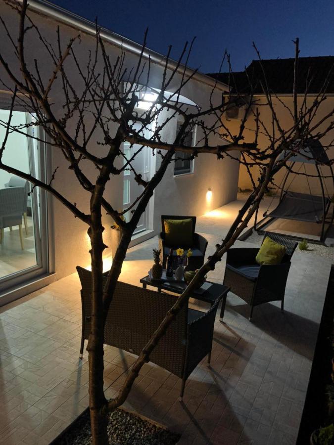 Apartman Ana Leilighet Crno Eksteriør bilde