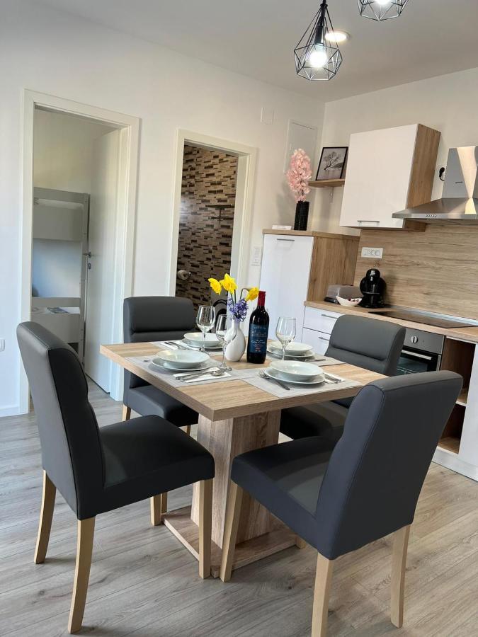 Apartman Ana Leilighet Crno Eksteriør bilde